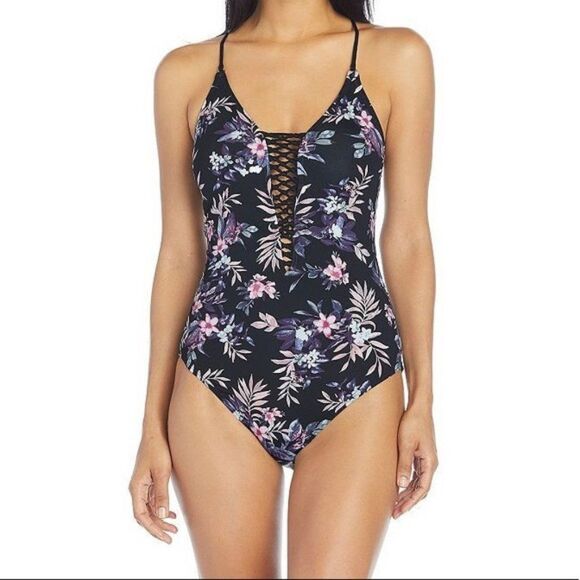 Ambrielle Embroidered One Piece Size M